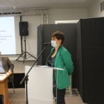 Joanna Milczarek – kierownik Referatu ds. Obywatelskich, przedstawiła projekt zwolnienia przedsiębiorców prowadzących sprzedaż napojów alkoholowych na terenie Gminy Teresin z opłaty należnej w 2021roku