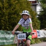Zawodnicy sekcji kolarskiej LKS Mazowsze Teresin podczas wyścigów Legia MTB Maraton Lato 2021