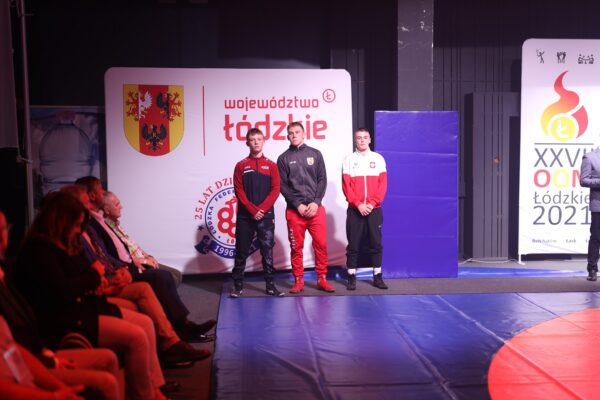 Bartłomiej Nowakowski (pierwszy od lewej) podczas uroczystości otwarcia Ogólnopolskiej Olimpiady Młodzieży Łódzkie 2021Bartłomiej Nowakowski (pierwszy od lewej) podczas uroczystości otwarcia Ogólnopolskiej Olimpiady Młodzieży Łódzkie 2021