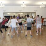 Zajęcia taneczne (hio-hop) prowadzi Piotr Tolak
