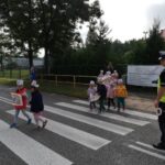 Dzieci apelowały do kierowców o bezpieczną jazdę, przestrzeganie przepisów ruchu drogowego i szczególną ostrożność w rejonie przejść dla pieszych