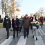 Po Mszy św. uczestnicy przemaszerowali pod obelisk Marszałka Józefa Piłsudskiego.