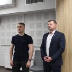 Podczas LI sesji Rady Gminy Teresin Kamilowi Rybickiemu towarzyszył prezes LKS Mazowsze TeresinRyszard Niedźwiedzki