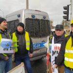 Protest rolników z protestem przeciwko CPK w tle