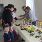 W świątecznej atmosferze wszyscy odwiedzający mieli możliwość zakupu różnorodnych produktów związanych z Wielkanocą.