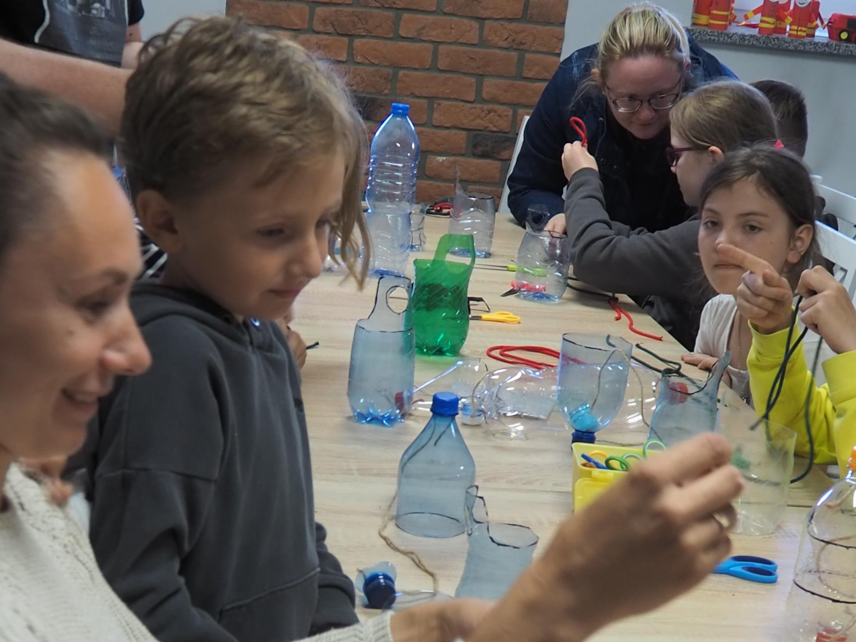 Warsztaty kreatywnego recyklingu i wykorzystywania surowców wtórnych