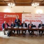 7 lipca umowy z beneficjentami mazowieckich programów wsparcia podpisał wicemarszałek Rafał Rajkowski